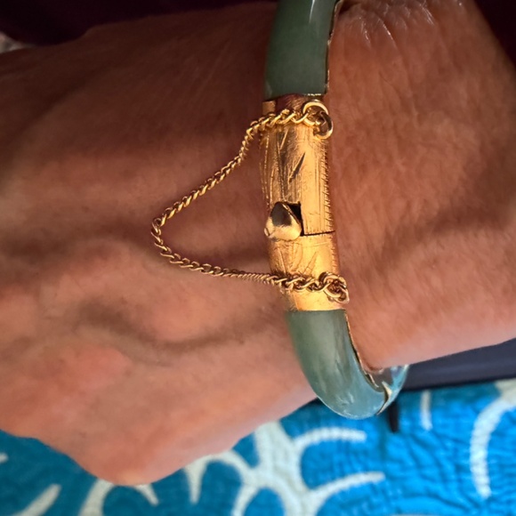 1980s Chinese gold and jade bangle (never worn) - Picture 8 of 10
